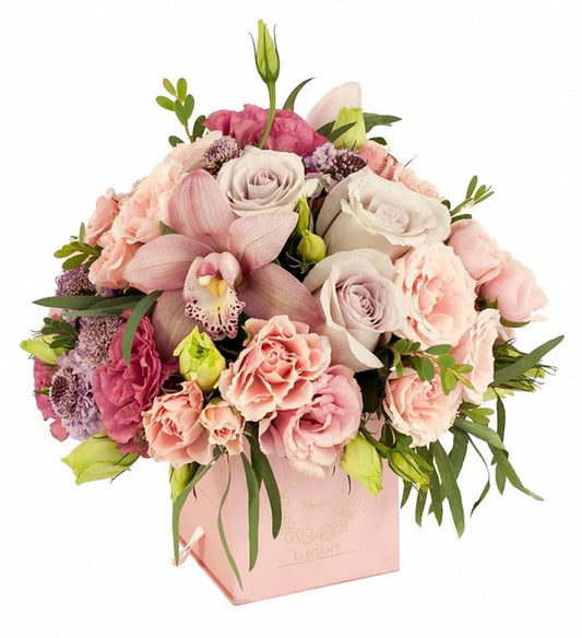 PINK LADY, arreglo floral con rosas, orquídeas, lisianthus, escabiosas, eucalipto