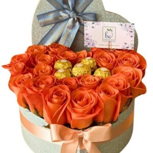 DULCE AMOR, CAJA FLORAL CORAZÓN CON ROSAS Y CHOCOLATES FERRERO