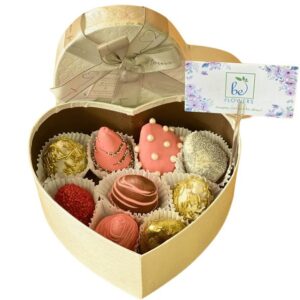 DULCE CORAZÓN, CAJA FLORAL CON FRESAS CON CHOCOLATES